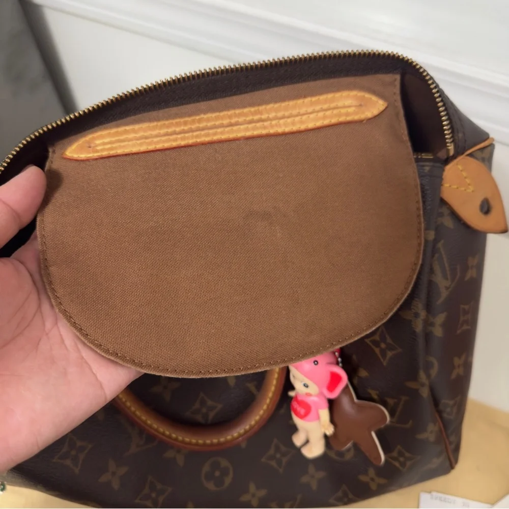 Louis Vuitton Speedy 30 Handbag - Picture 10 of 14